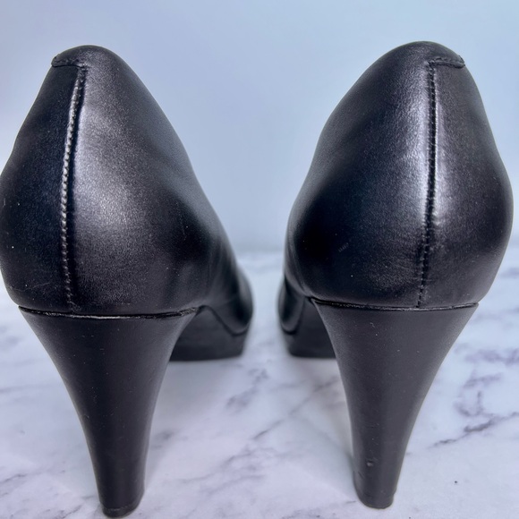 Clarks Classic dress heels -  size 9 - Picture 2 of 7